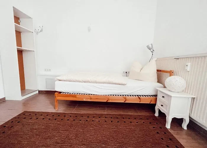 Linden Mit Ladestation Fuer E-auto *