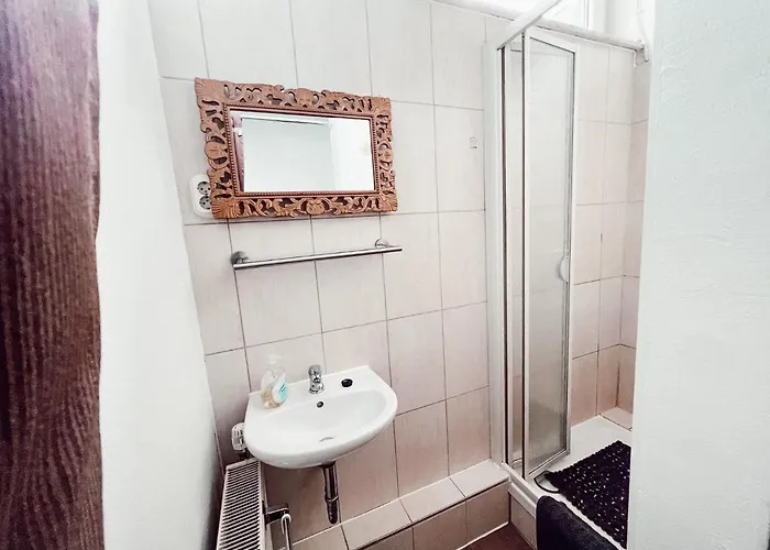 Linden Mit Ladestation Fuer E-auto Apartman